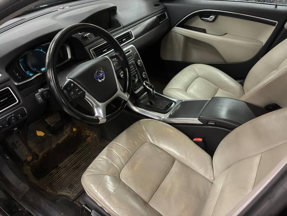 VOLVO V70 2014