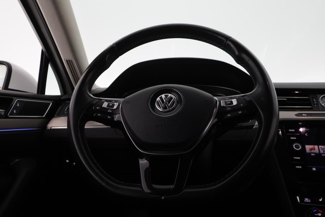 VOLKSWAGEN Passat 2018
