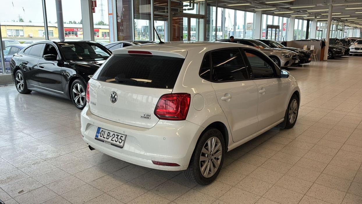 VOLKSWAGEN Polo 2014