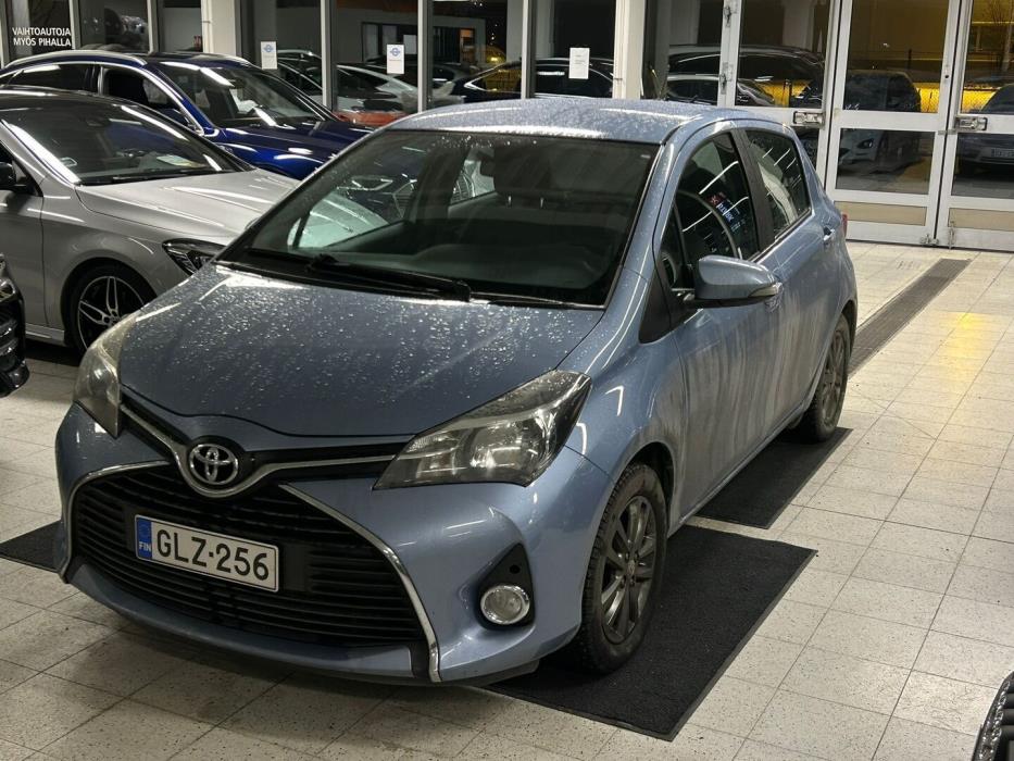 TOYOTA Yaris 2016
