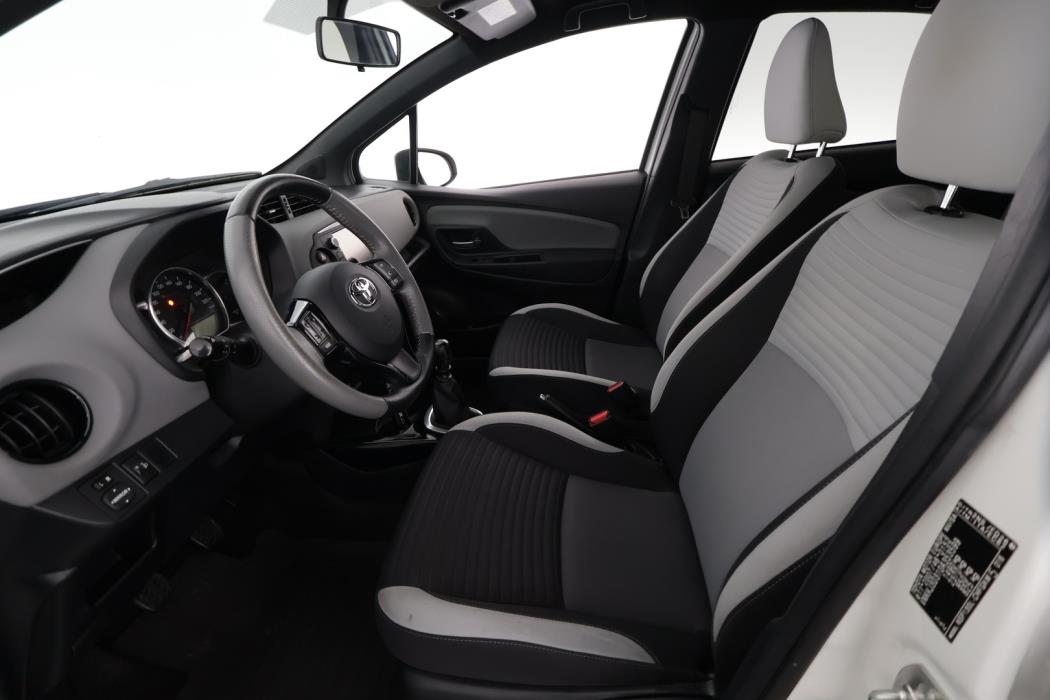 TOYOTA Yaris 2016