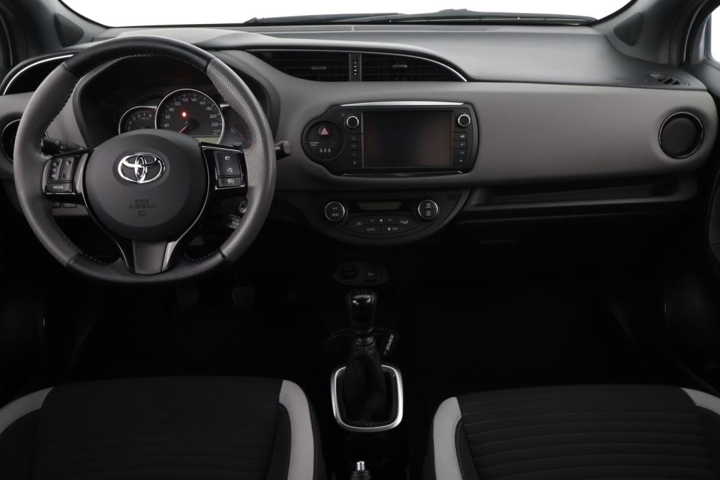 TOYOTA Yaris 2016
