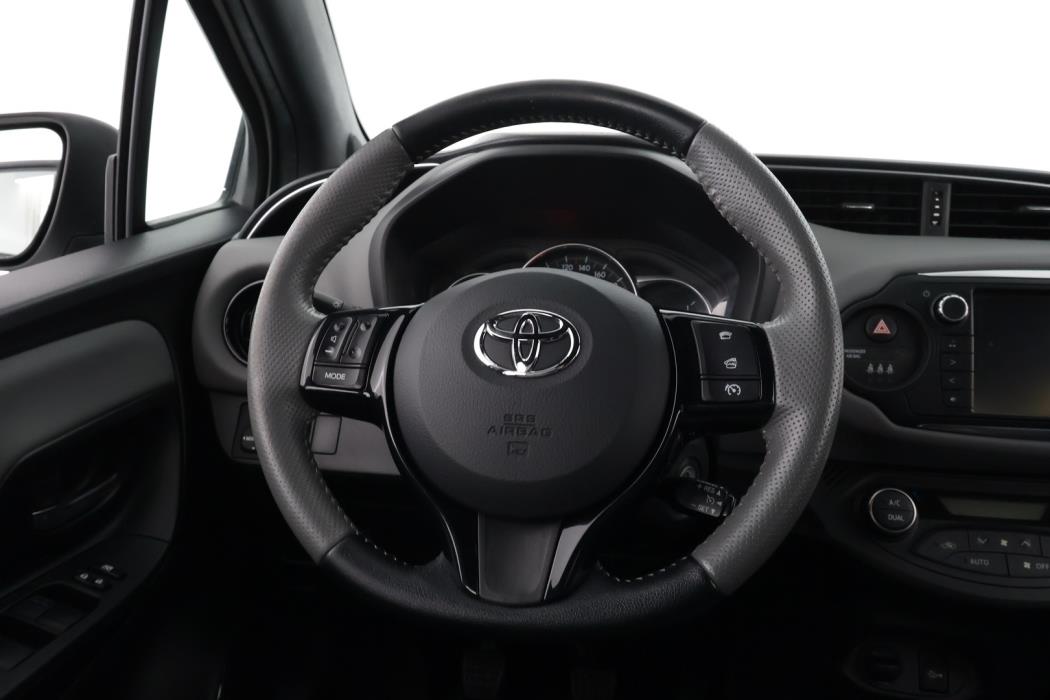 TOYOTA Yaris 2016