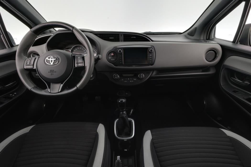 TOYOTA Yaris 2016