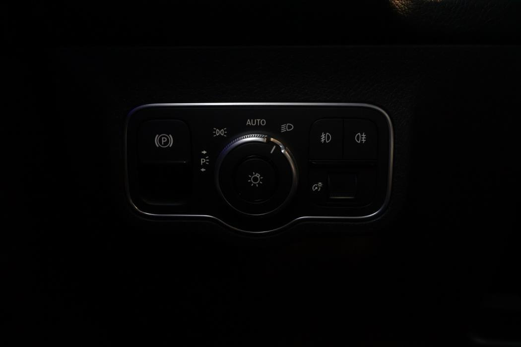 MERCEDES-BENZ GLB 2021