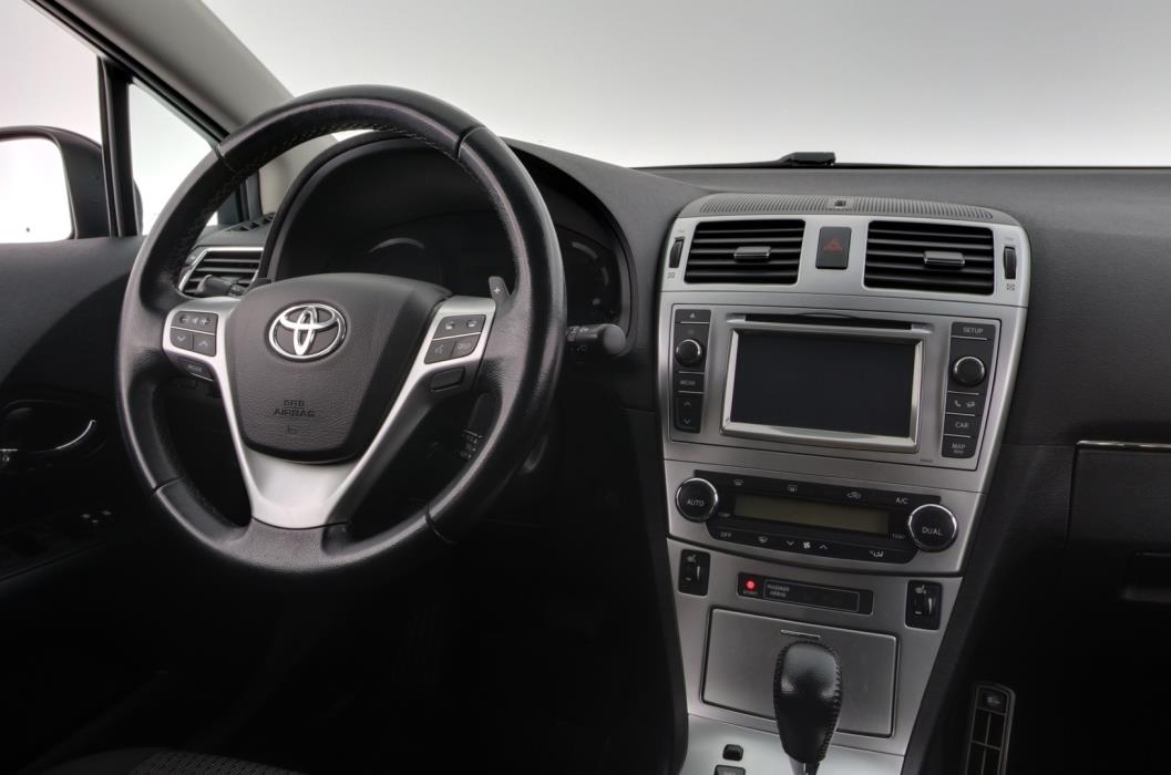 TOYOTA Avensis 2012