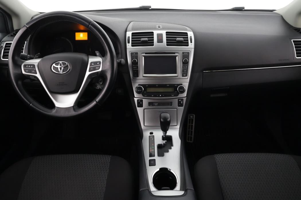 TOYOTA Avensis 2012