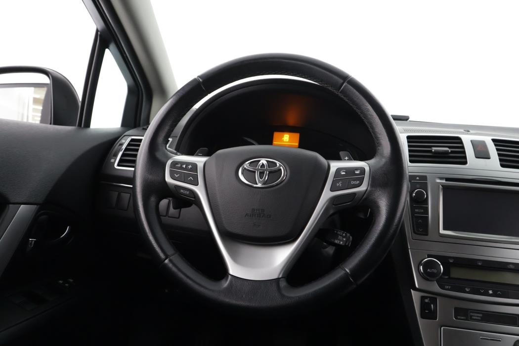 TOYOTA Avensis 2012