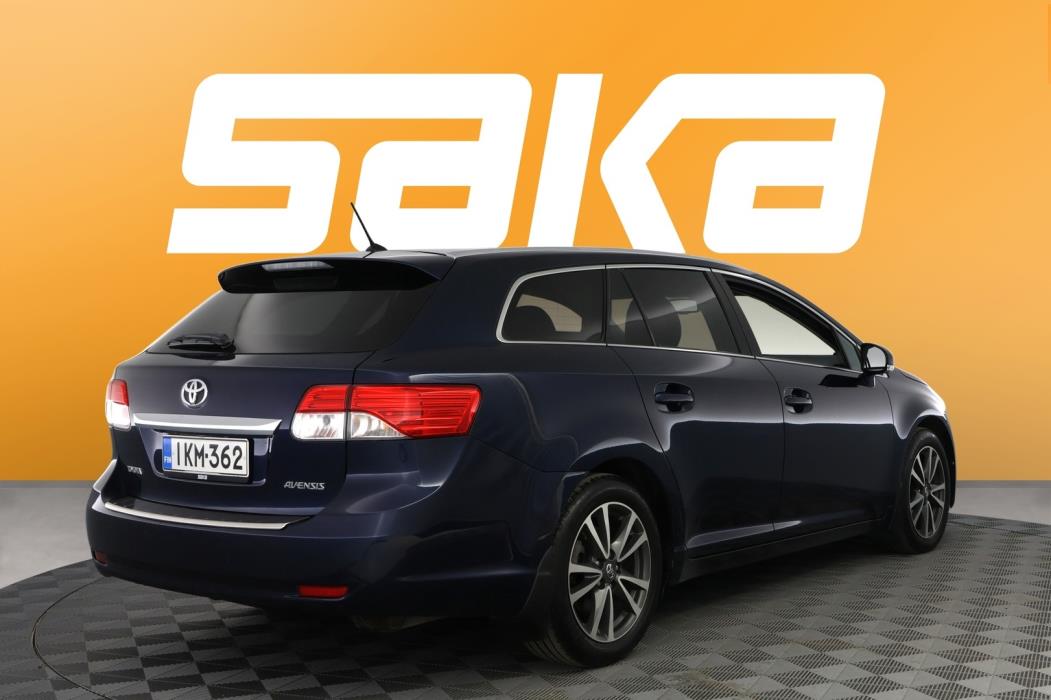 TOYOTA Avensis 2012