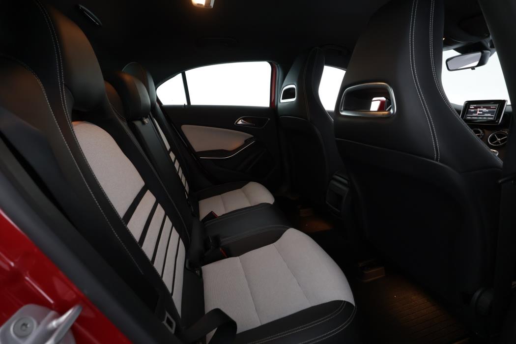 MERCEDES-BENZ A 2013