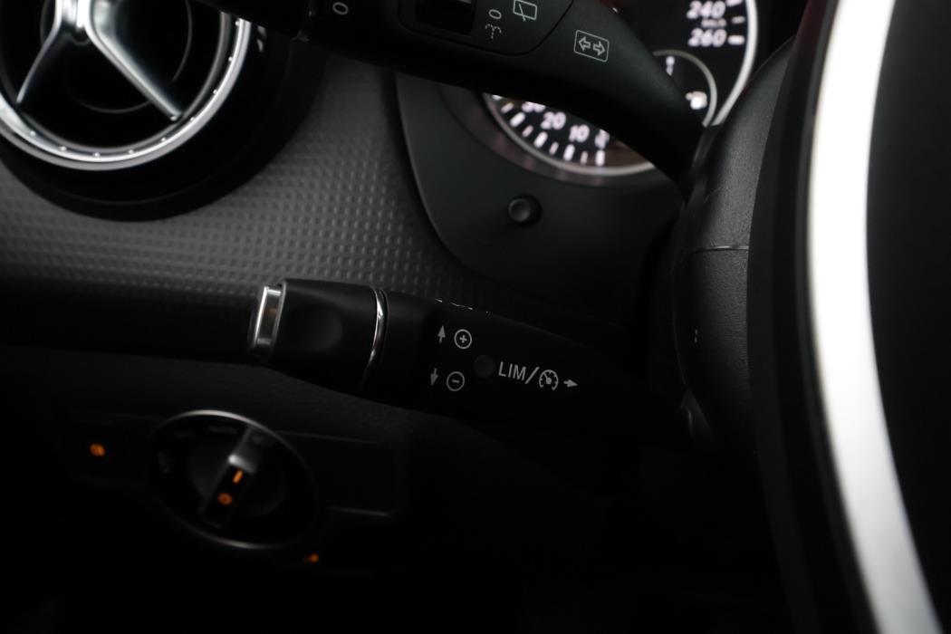 MERCEDES-BENZ A 2013