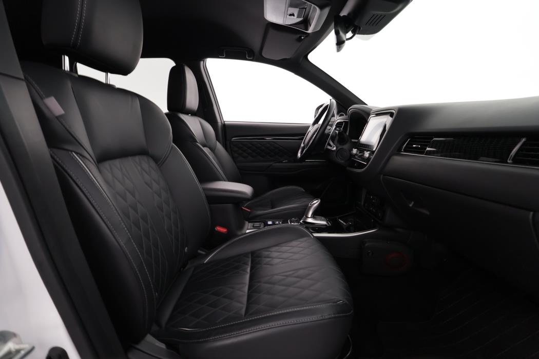 MITSUBISHI Outlander PHEV 2020