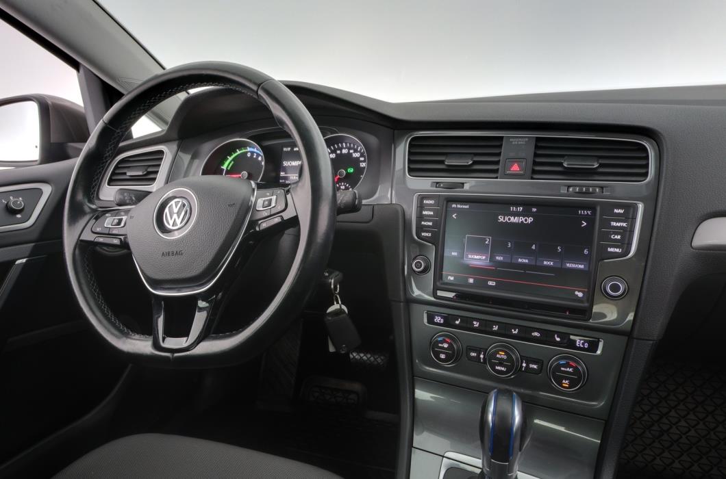 VOLKSWAGEN Golf 2015