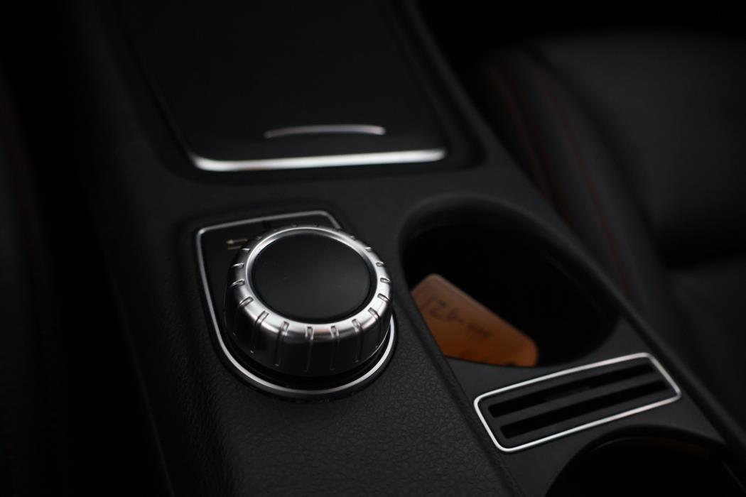 MERCEDES-BENZ CLA 2017