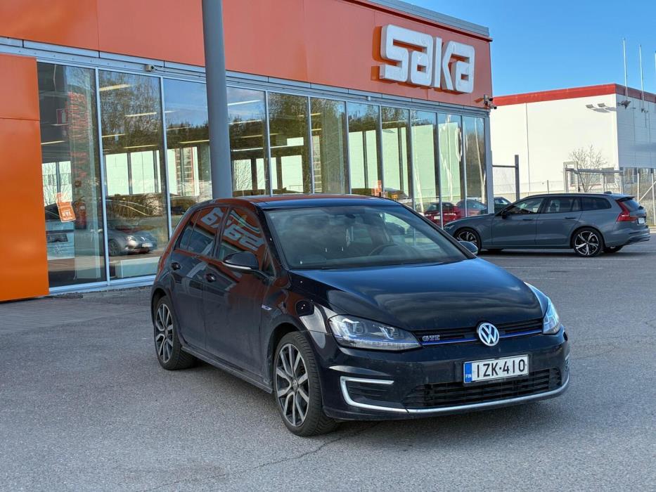 VOLKSWAGEN Golf 2016