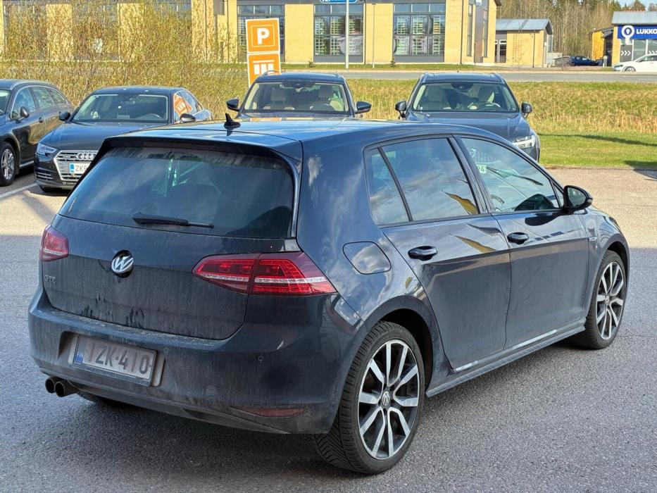 VOLKSWAGEN Golf 2016