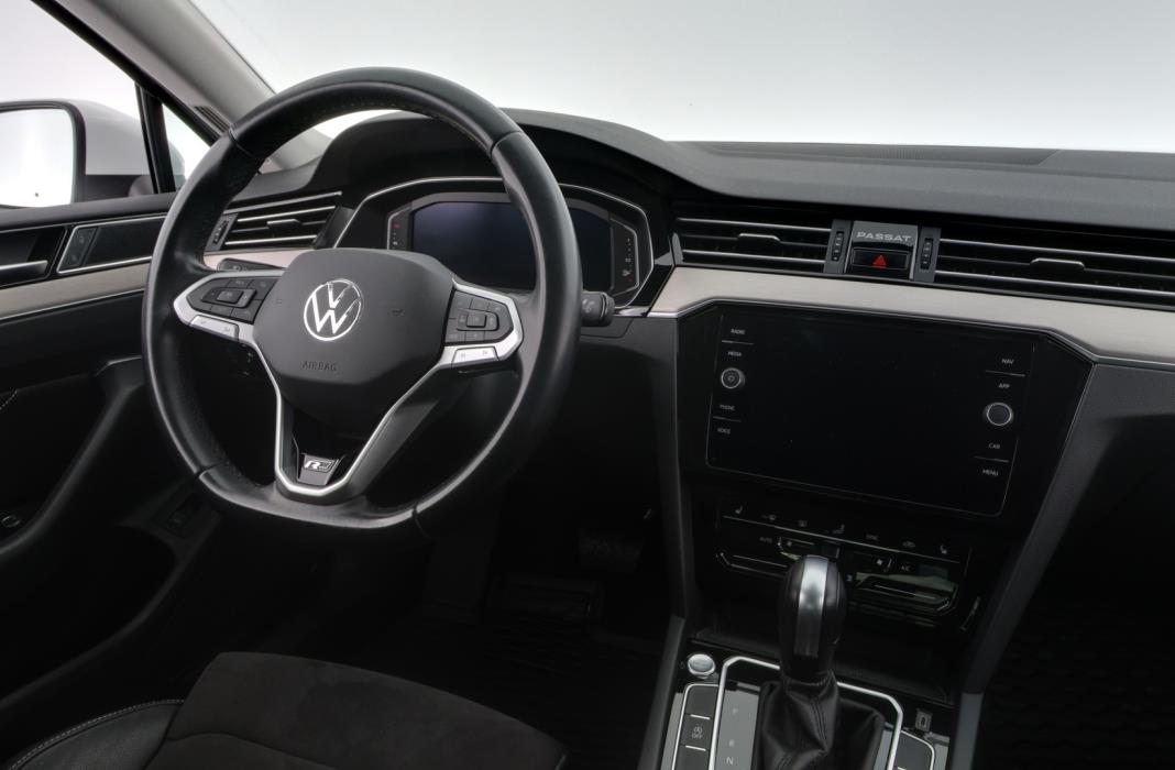 VOLKSWAGEN Passat 2021