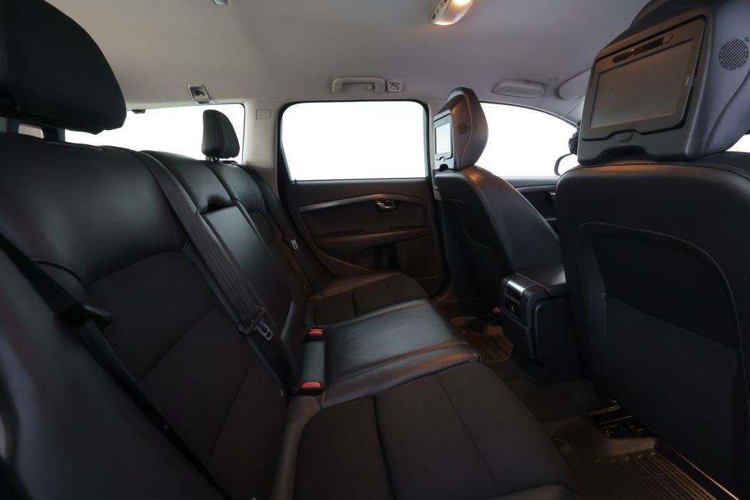 VOLVO V70 2015
