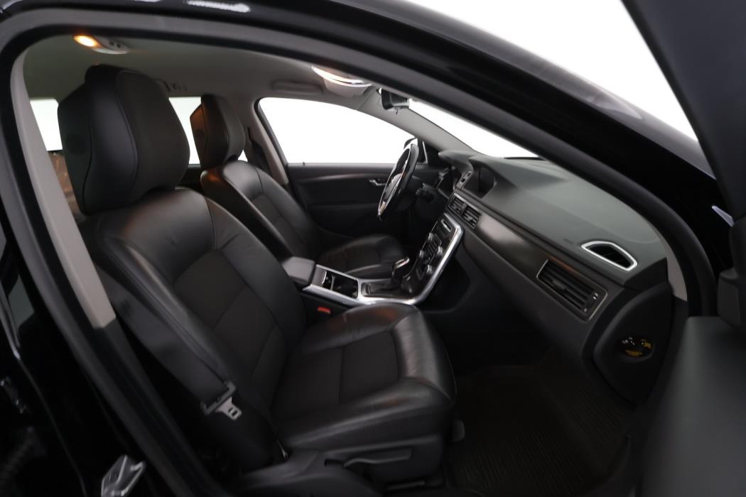 VOLVO V70 2015