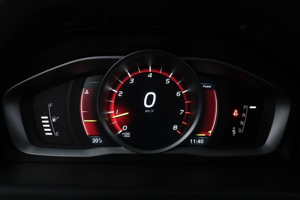 VOLVO V70 2015
