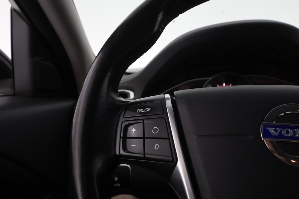 VOLVO V70 2015