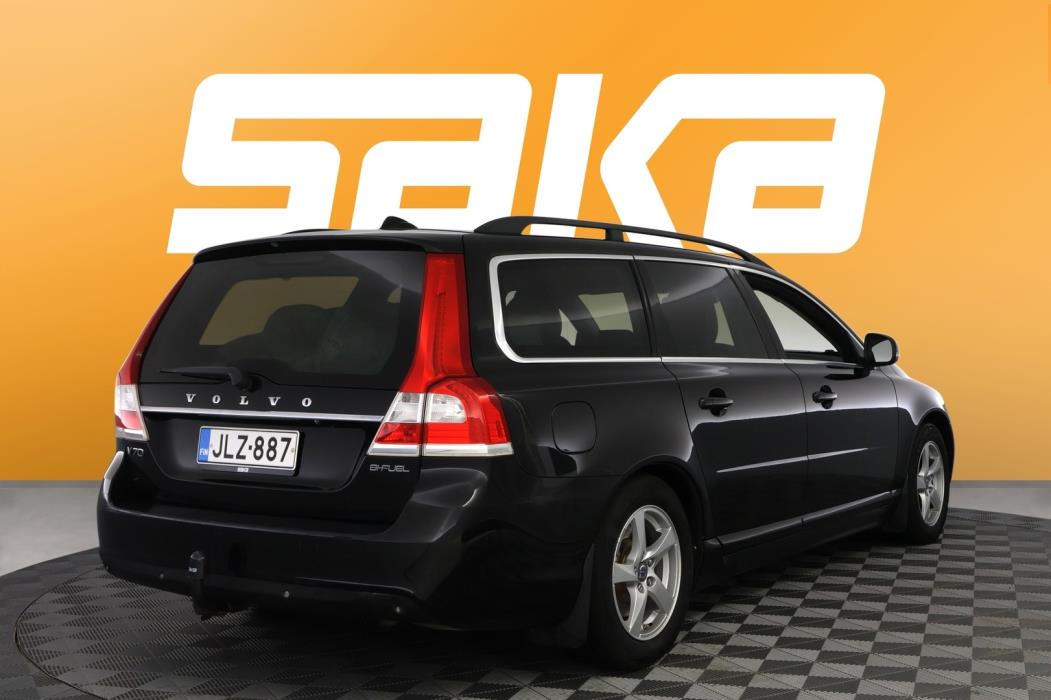 VOLVO V70 2015