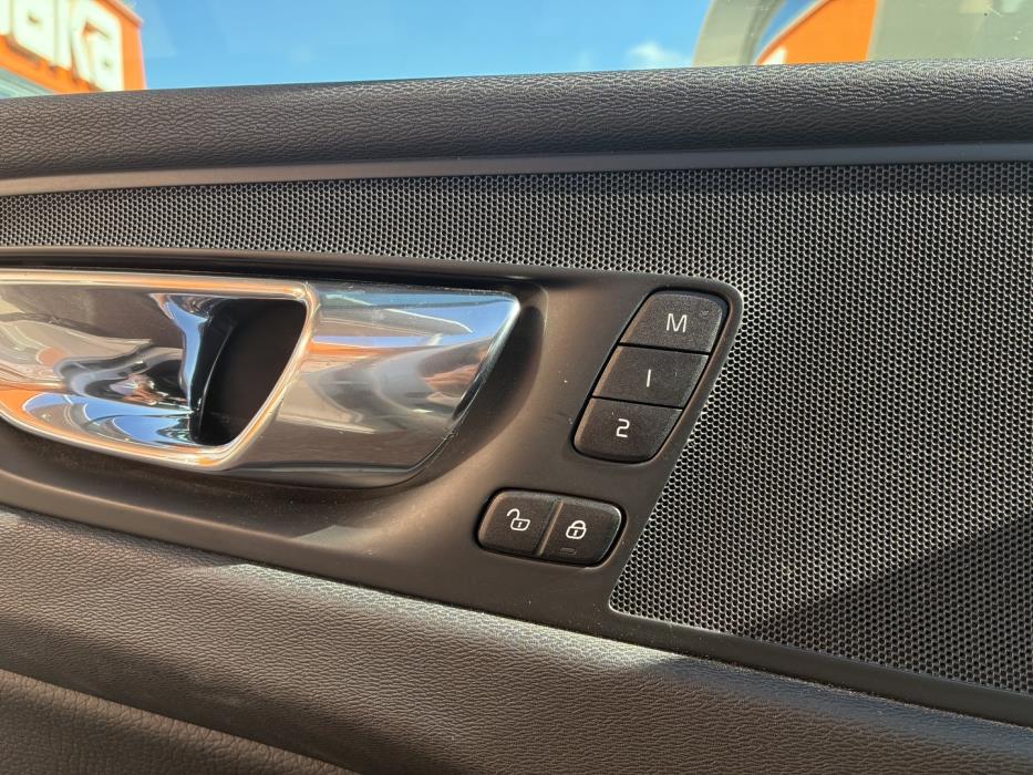 VOLVO XC60 2018
