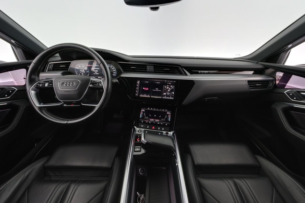 AUDI e-tron 2021