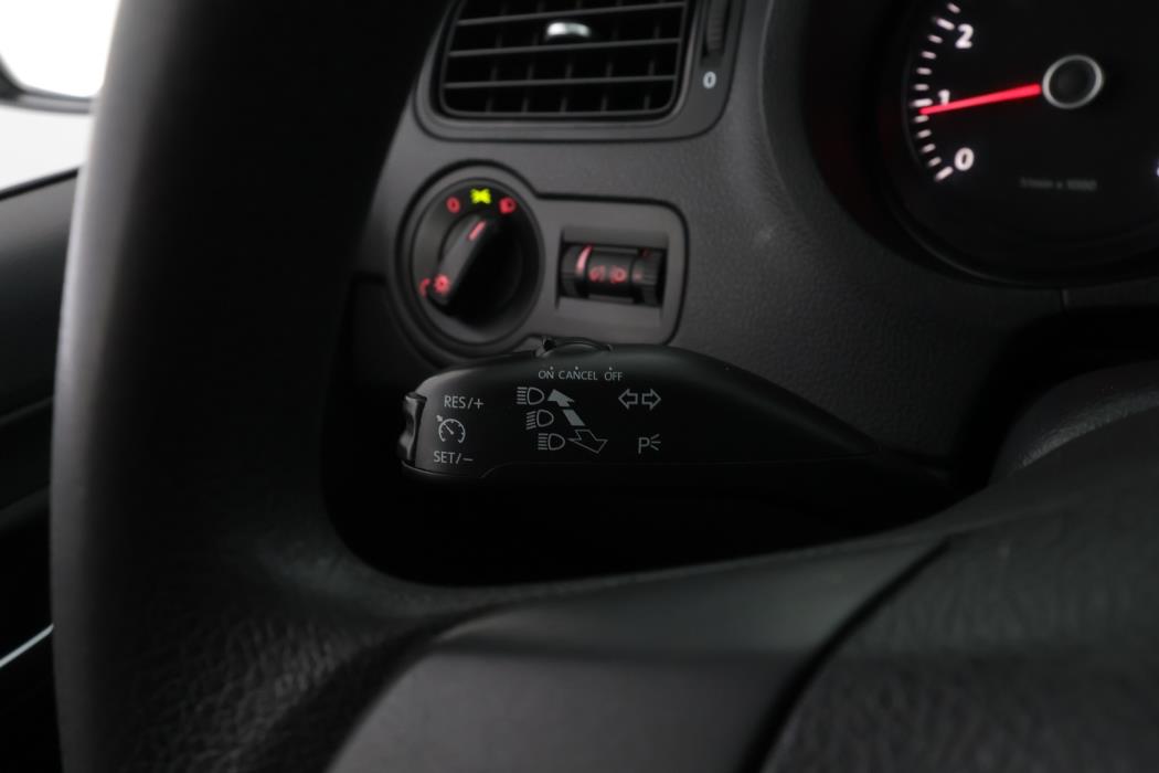 VOLKSWAGEN Polo 2014