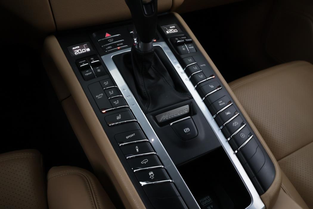 PORSCHE Macan 2017