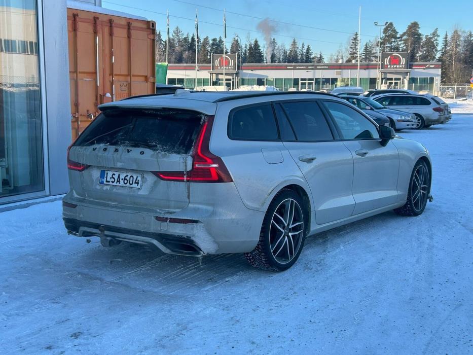 VOLVO V60 2021