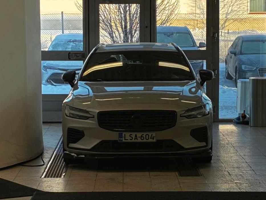 VOLVO V60 2021