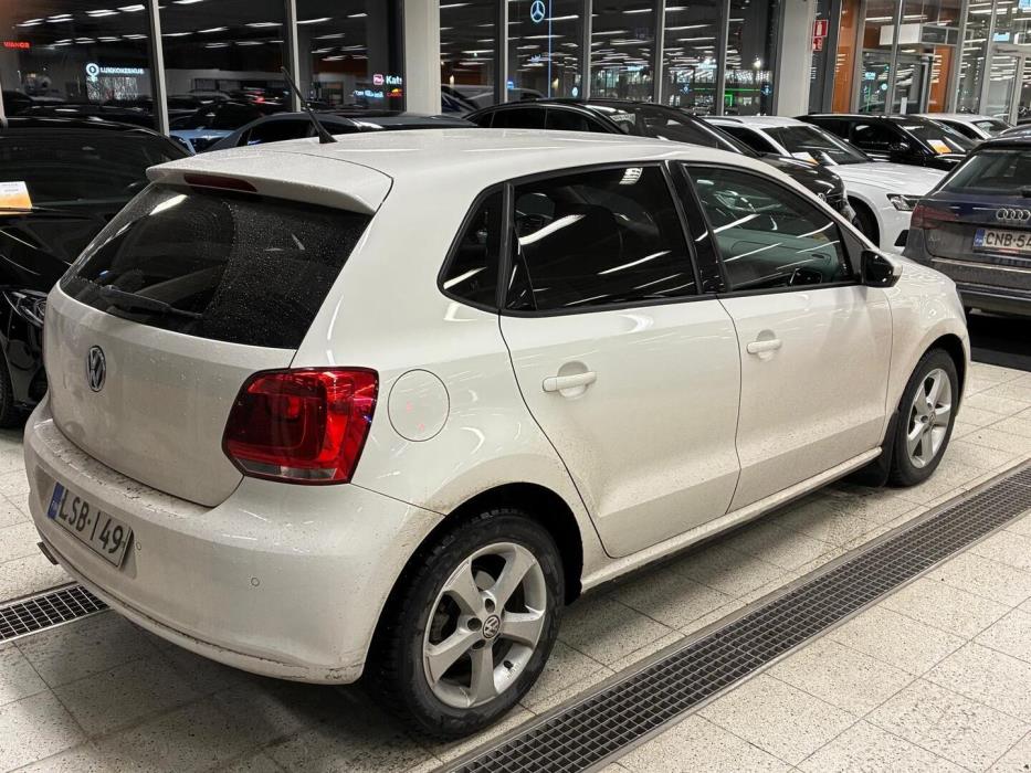 VOLKSWAGEN Polo 2013