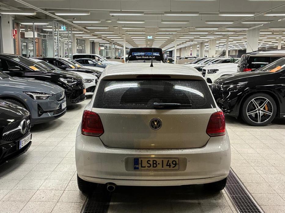 VOLKSWAGEN Polo 2013