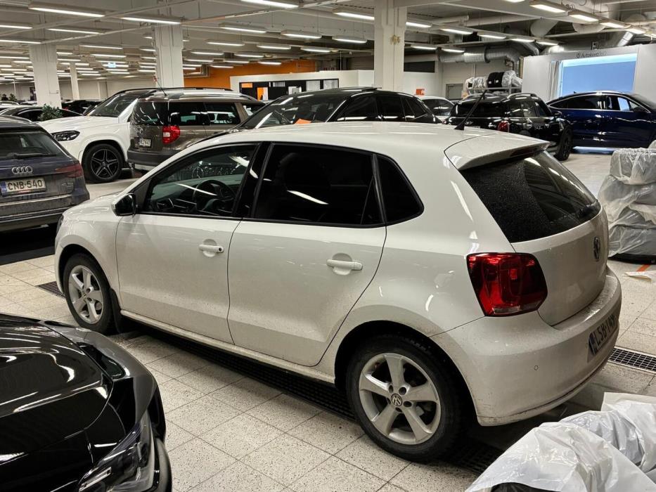 VOLKSWAGEN Polo 2013