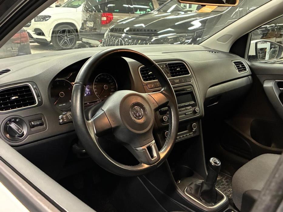 VOLKSWAGEN Polo 2013