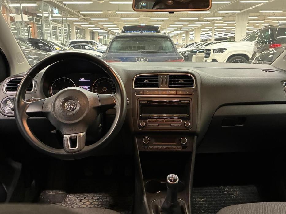 VOLKSWAGEN Polo 2013