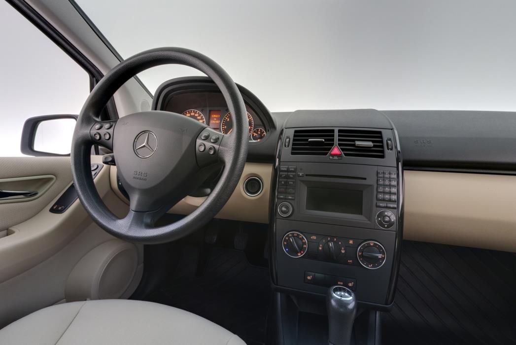 MERCEDES-BENZ A 2010