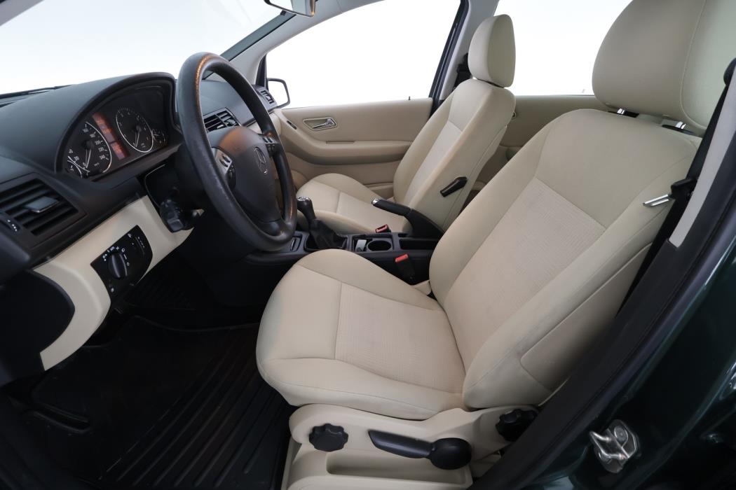 MERCEDES-BENZ A 2010