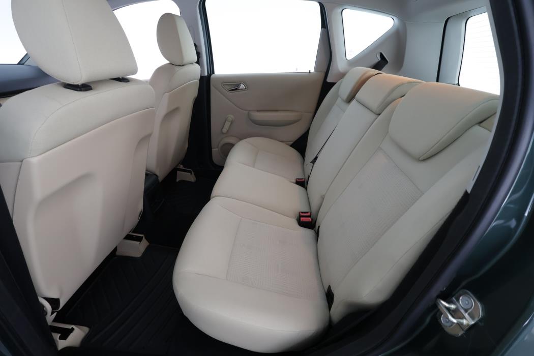 MERCEDES-BENZ A 2010