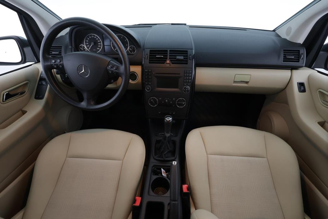 MERCEDES-BENZ A 2010