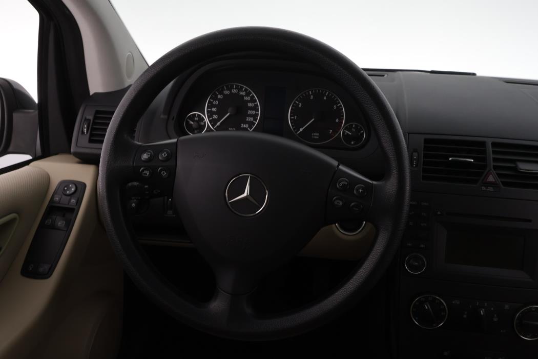 MERCEDES-BENZ A 2010