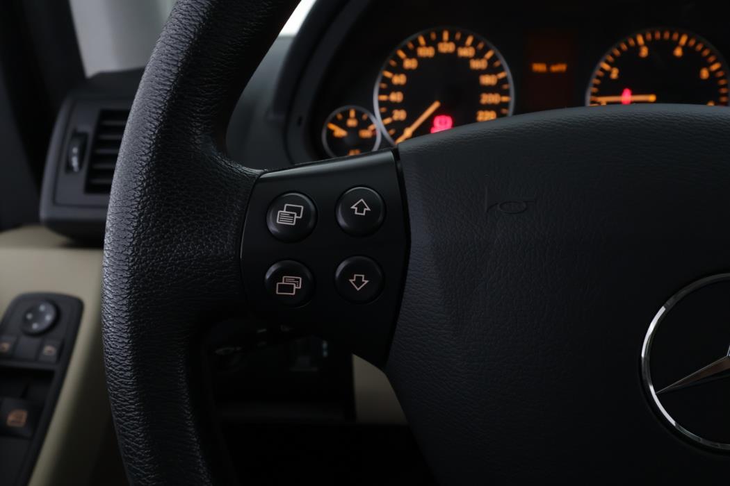 MERCEDES-BENZ A 2010