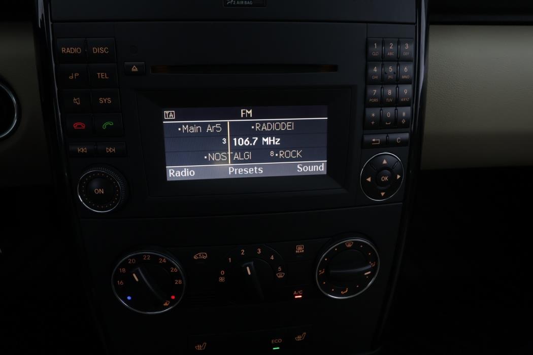MERCEDES-BENZ A 2010