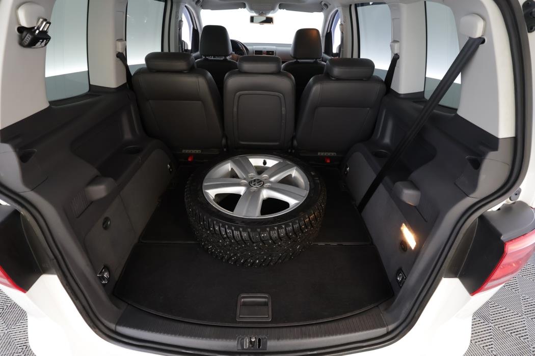 VOLKSWAGEN Touran 2011
