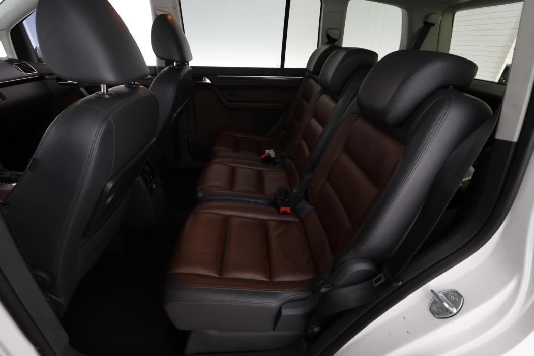 VOLKSWAGEN Touran 2011