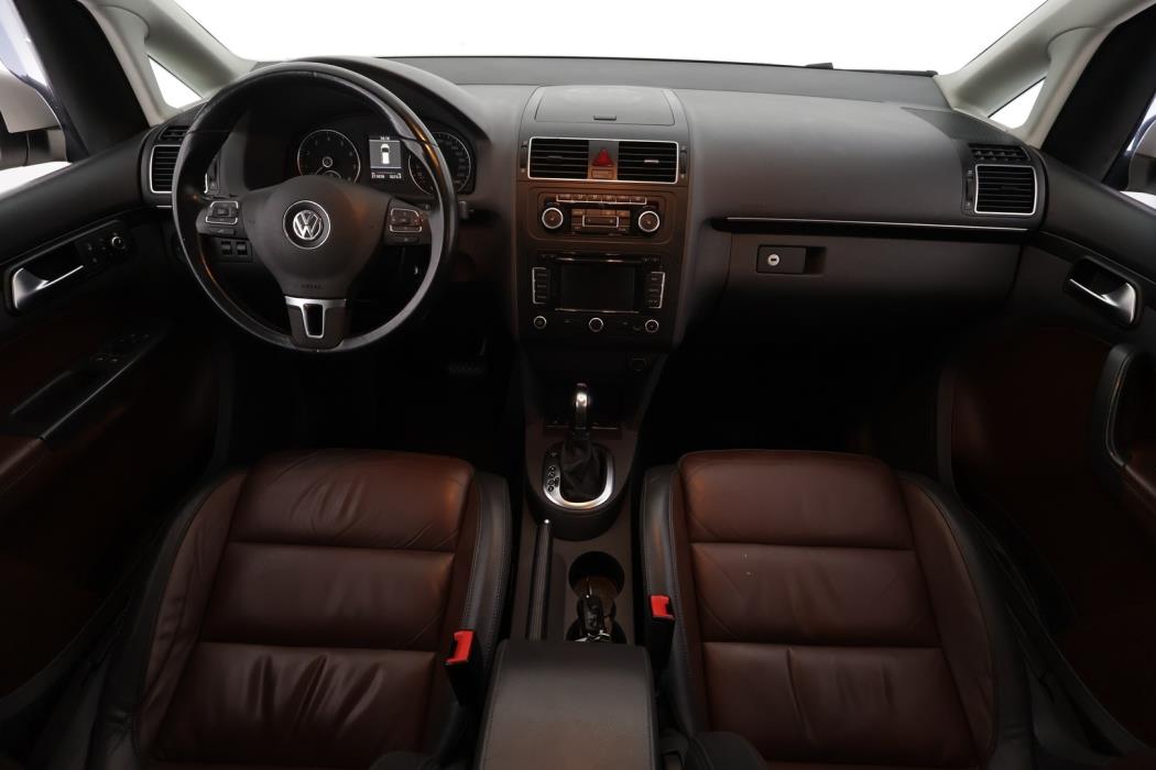 VOLKSWAGEN Touran 2011