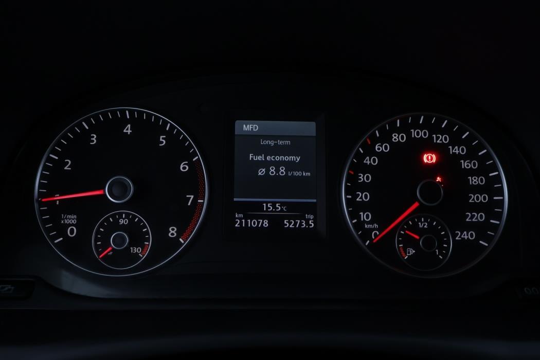 VOLKSWAGEN Touran 2011