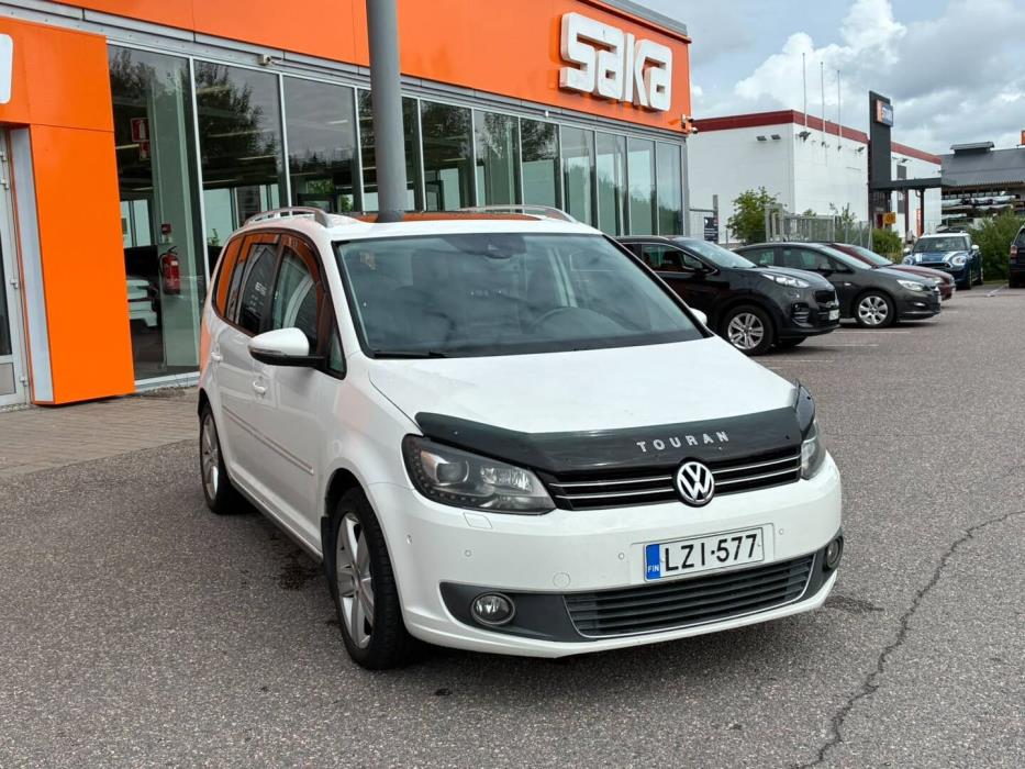 VOLKSWAGEN Touran 2011