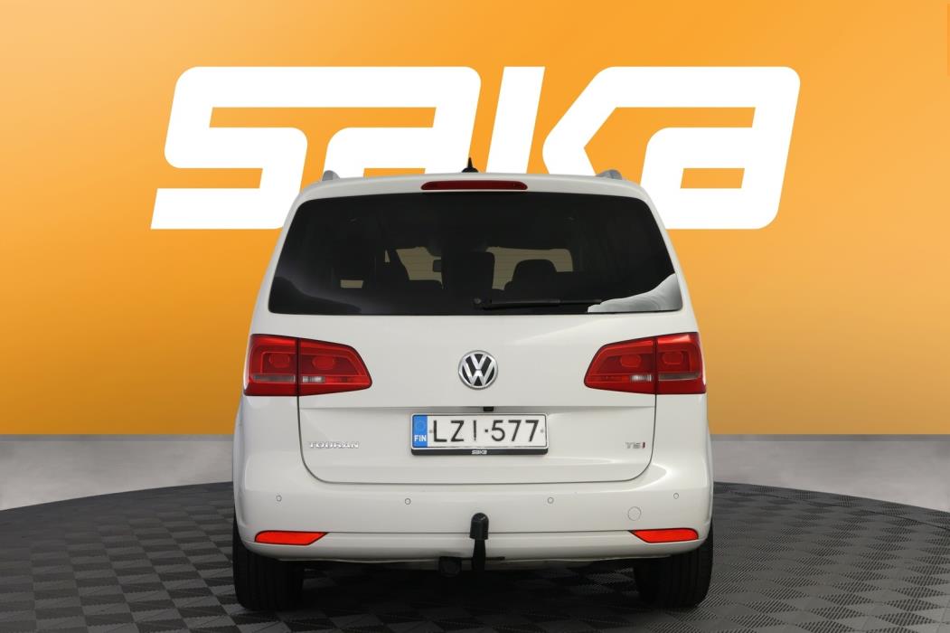 VOLKSWAGEN Touran 2011